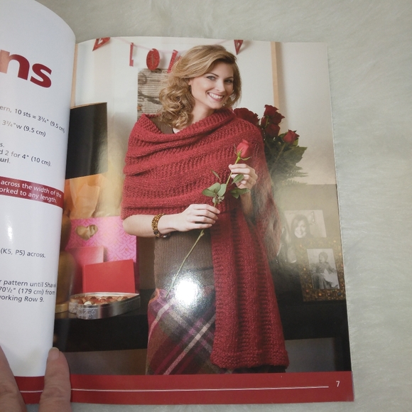 BOOK Knit Along w/ Debbie Macomber, Friendship Shawls, 10 shawls to make - Picture 2 of 10